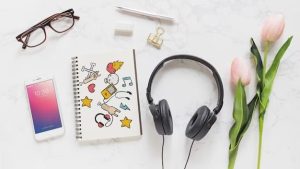 A visual guide on key steps to launch a podcast, covering setup, content creation and promotion.